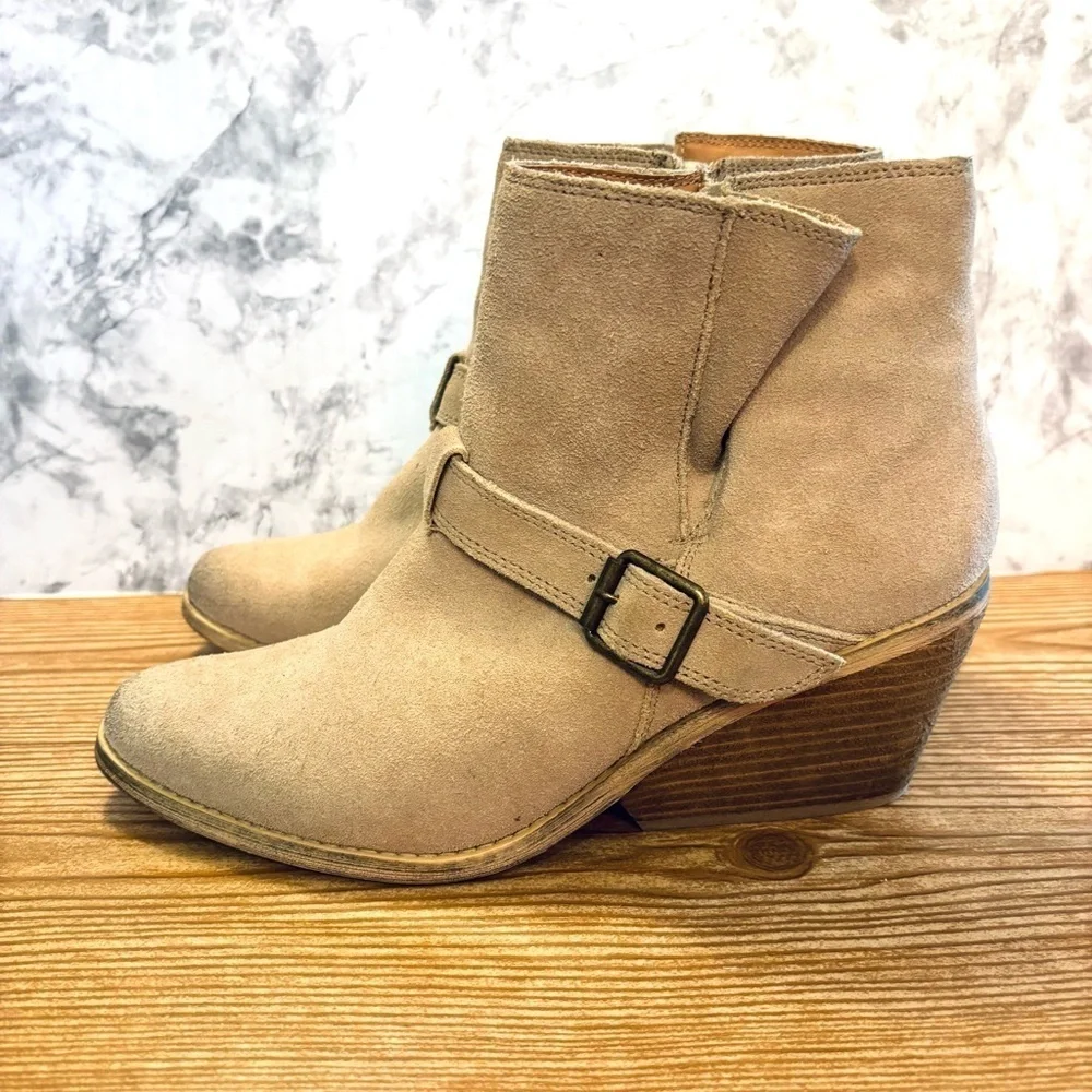 Very Volatile Los Angeles Suede Leather Ankle Boots Booties Tan Size 8.5